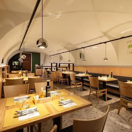 萨瑞格哈姆酒店 3*