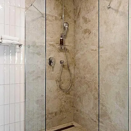 Hotel Sharingham 3*