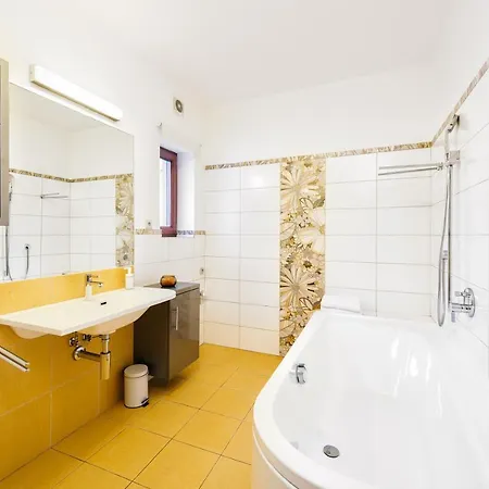 Sharingham Hotel 3*